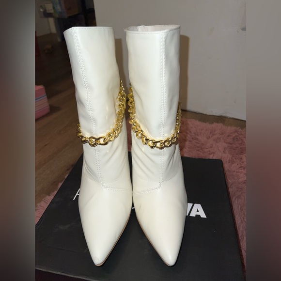 White chained booties - Picture 1 of 4